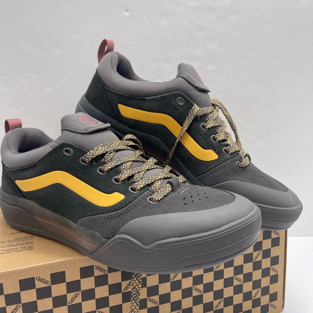 Vans Men’s 8 Bmx Peak
Lewis Mills Charcoal Grey
VN0A2Z3UH91 Sneakers - Picture 4 of 16